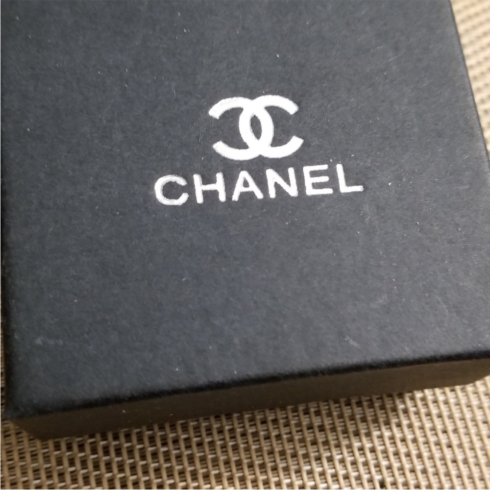 Chanel Gold Crystal Embellished Brooch Collection - Picture 3 of 4